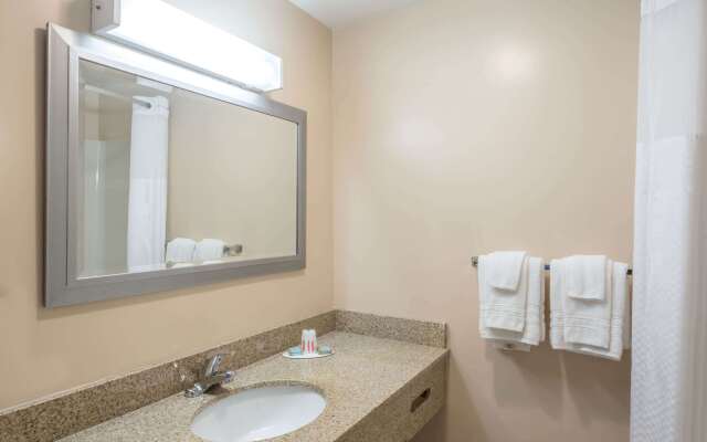 Days Inn by Wyndham Middletown/Newport Area