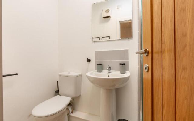 Charles Alexander Short Stay - Charnley House Apartments