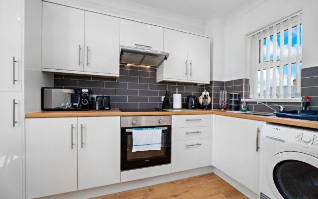 Stay In Cardiff Canton St. John's Court Apartment