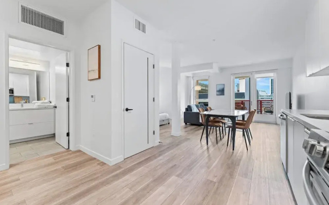 Stylish LA Studio Prime Location