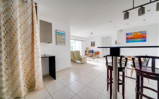 Nice apartment Mérignac with terrace and parking