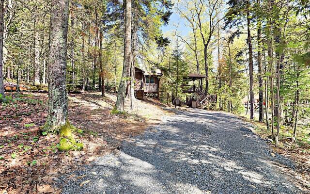 Sprucewood Cabin - 2 Br cabin by RedAwning