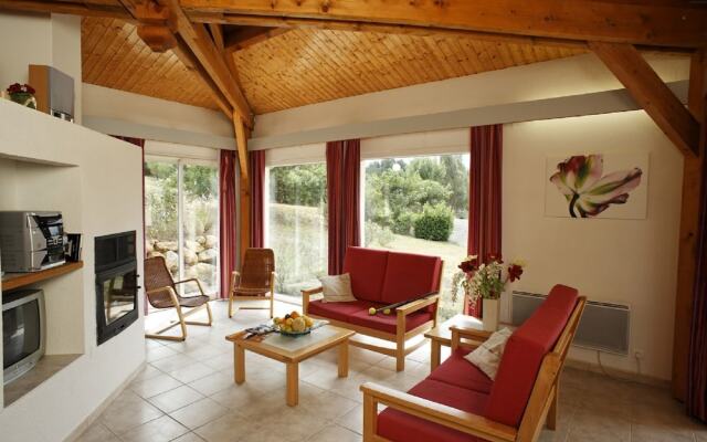 Nice Bungalow With Dishwasher on a Green Domain