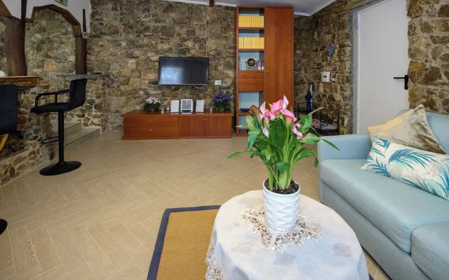YourHome - Aury House
