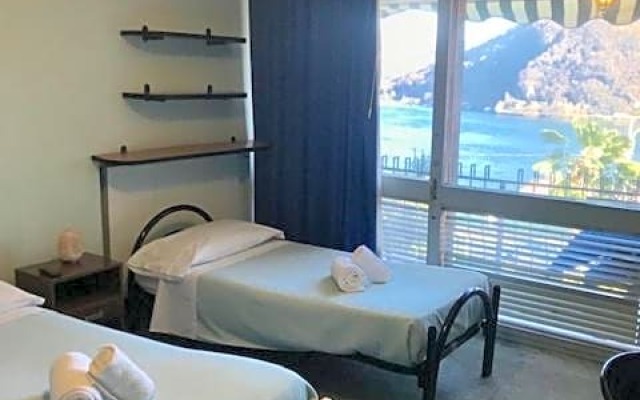 Hotel Carillon