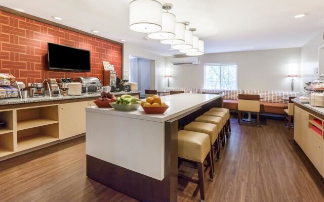 Hawthorn Suites by Wyndham Detroit Auburn Hills