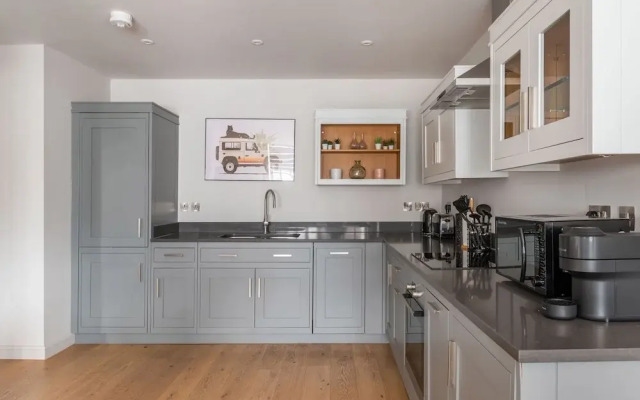 Amigos Nest - Farringdon - by Frankie Says