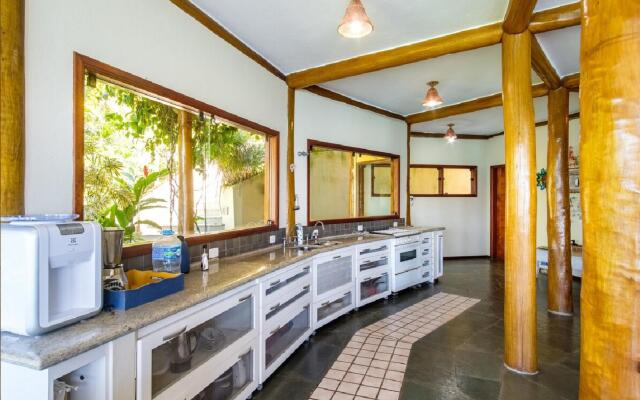 Pineapples Ubatuba | Mansion overlooking the sea