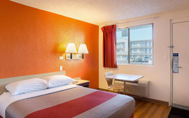 Motel 6 Denver, CO – Downtown