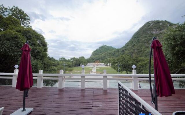 Guilin Crystal Crescent Moon Hotel