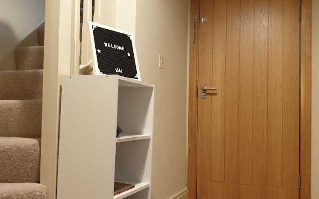 2 Bedroom Central Stylish Flat