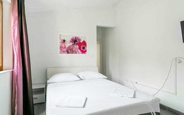 Alluring Holiday Home in Sumartin With Balcony
