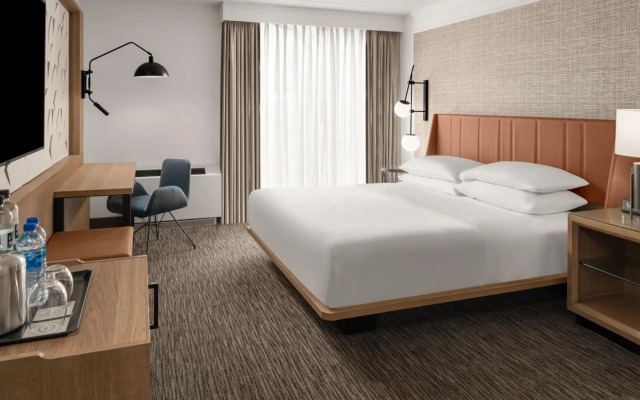 Sheraton Milwaukee Brookfield Hotel