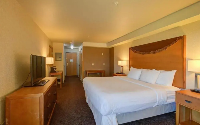 Pacific Sunrise Inn & Suites