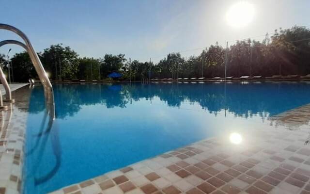Green Apple Hotel