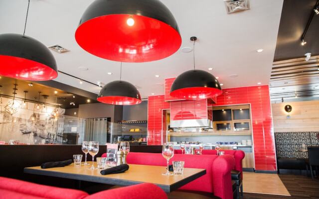 Holiday Inn Hotel & Suites Calgary South Conference Ctr