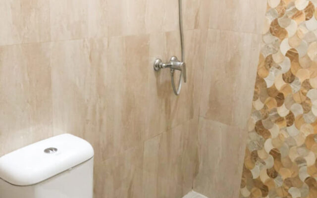 RedDoorz Plus @ Dukuh Kupang