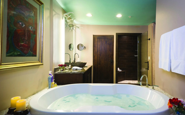 El Monte Sagrado Living Resort & Spa