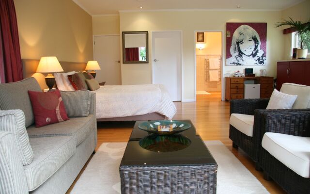 Pateke Lodge