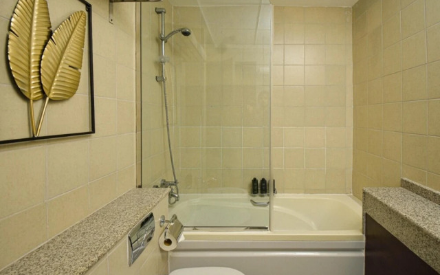 Experience Luxurious Sky High Marina Living