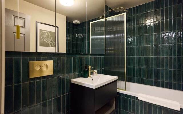 The Twickenham Wonder - Lovely 1bdr Flat With Parking