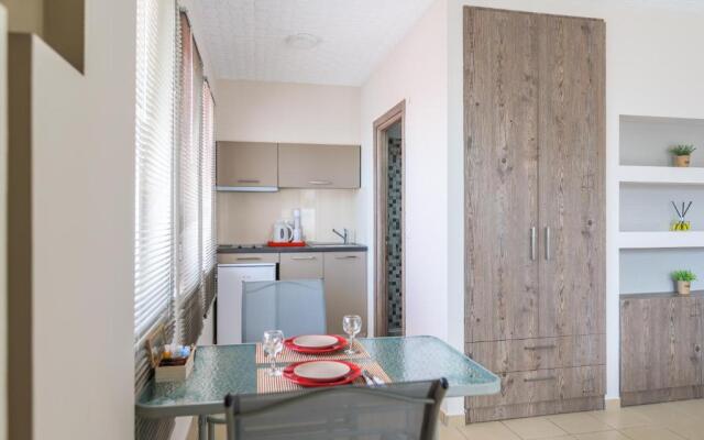 Sergios Apartments 4