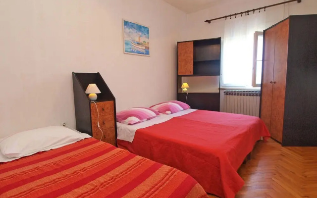 Apartment 439