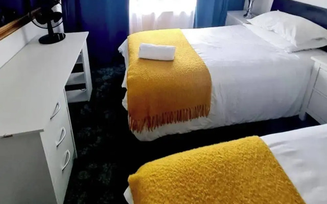 Reading - 3-bed House - Sleeps 6 - Garden - Wifi