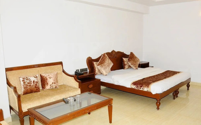 Hotel Ashray