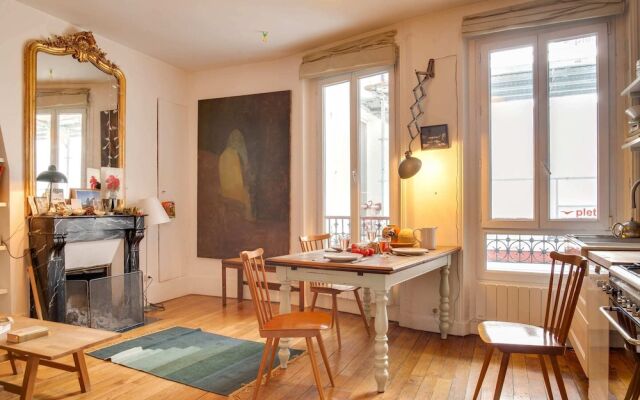 Typical Parisian Apartment Near "Le Palais des Glaces"