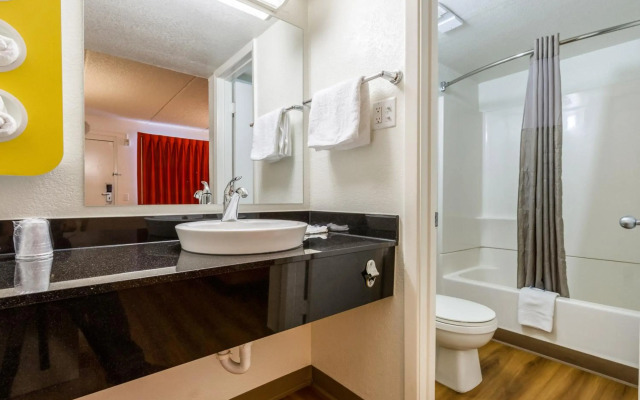 Motel 6 Tempe, AZ – Phoenix Airport – Priest Dr