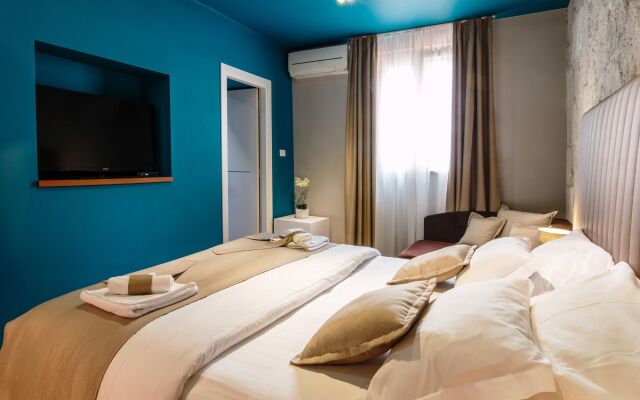 Riva Luxury Rooms