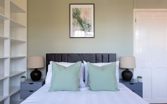 Cosy Room in Morden