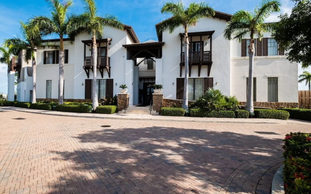 Marlin Bay Resort & Marina