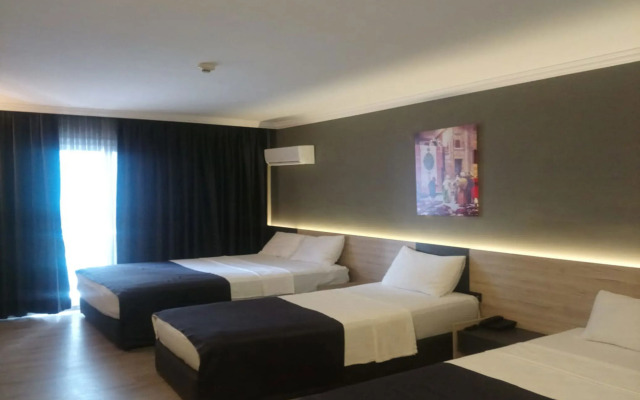 Grand Faik Hotel Çeşme
