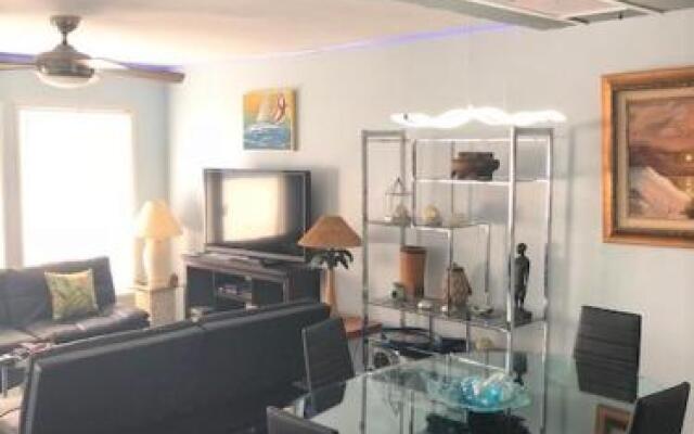 Modern Beach 106bh Condo
