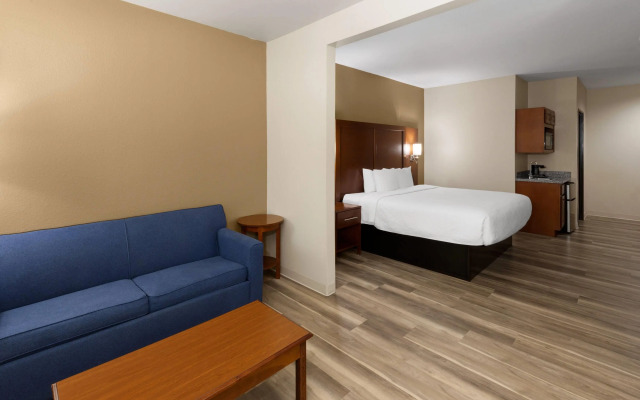 Wingate by Wyndham College Station South