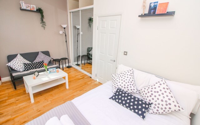 Studio Flat near Liverpool Street