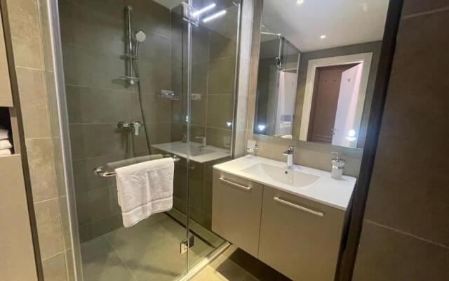 Leo Group Luxury Apartment 2426 Alliance Palace