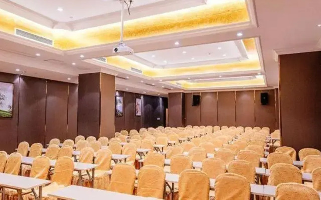 Vienna Shanghai Dishui Lake Lingang New City