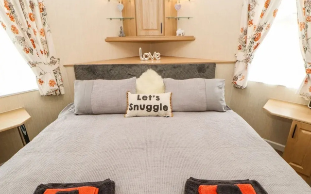10 Poppy Lodge
