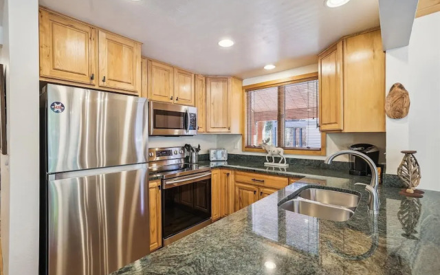 Freeride Haus 3 Bedroom Home by RedAwning