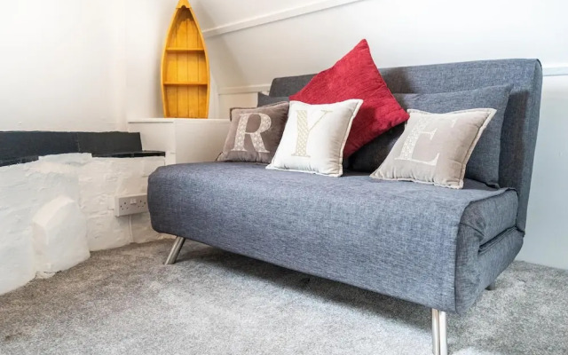 Crooked Loft - Super Central Stunning Views Sleeps 4