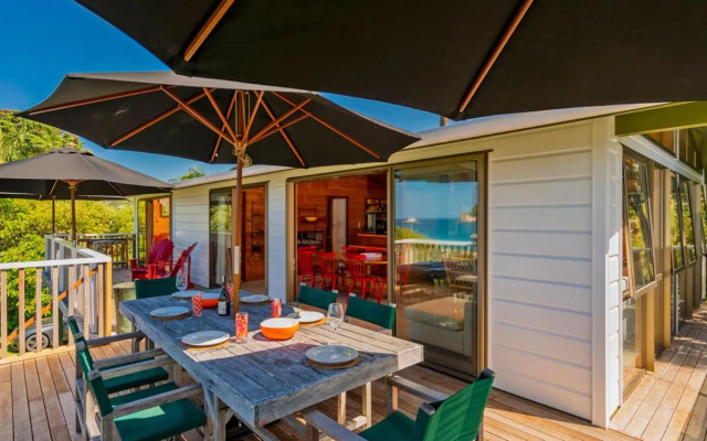 Beachfront Views - Hahei Holiday Home