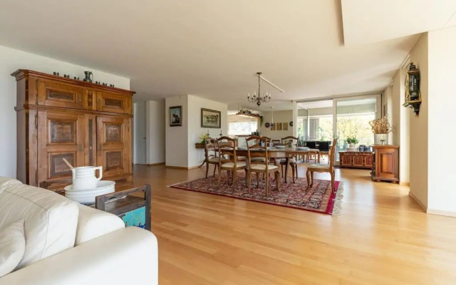 Lakeside Apartment with panoramic view on the lake