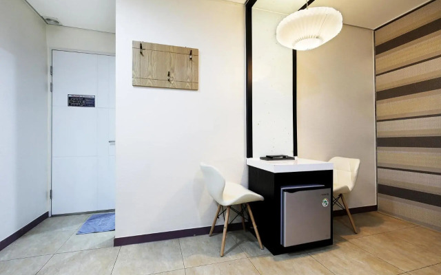 White Tourist Hotel