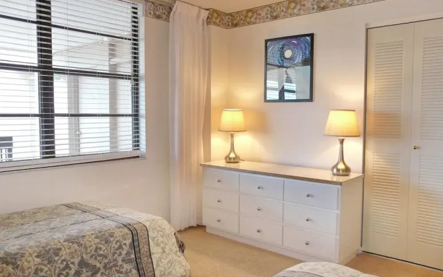 Condo Overlooking Clam Bay With Pool and Beach Access