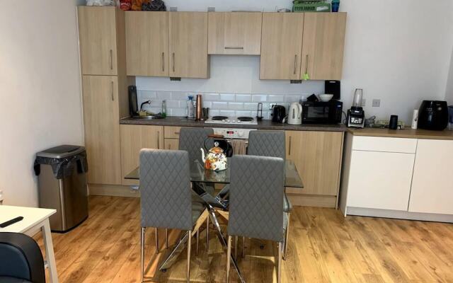 Large Private Flat in City Centre Leeds