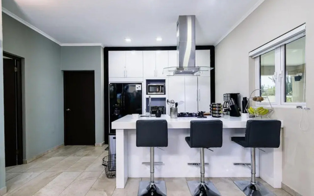 Luxury New 5 Location Pool Outdoor Kitchen