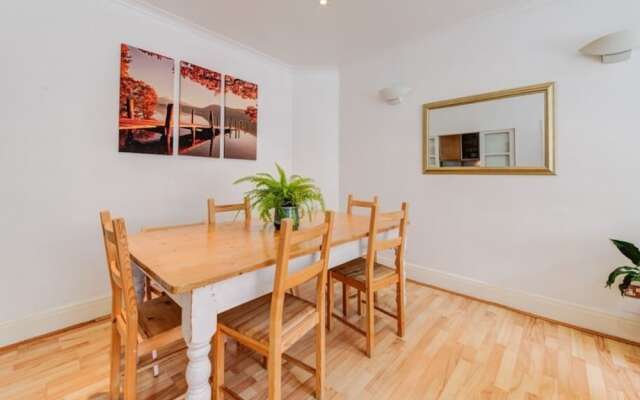 Stanhope Mews Apartment